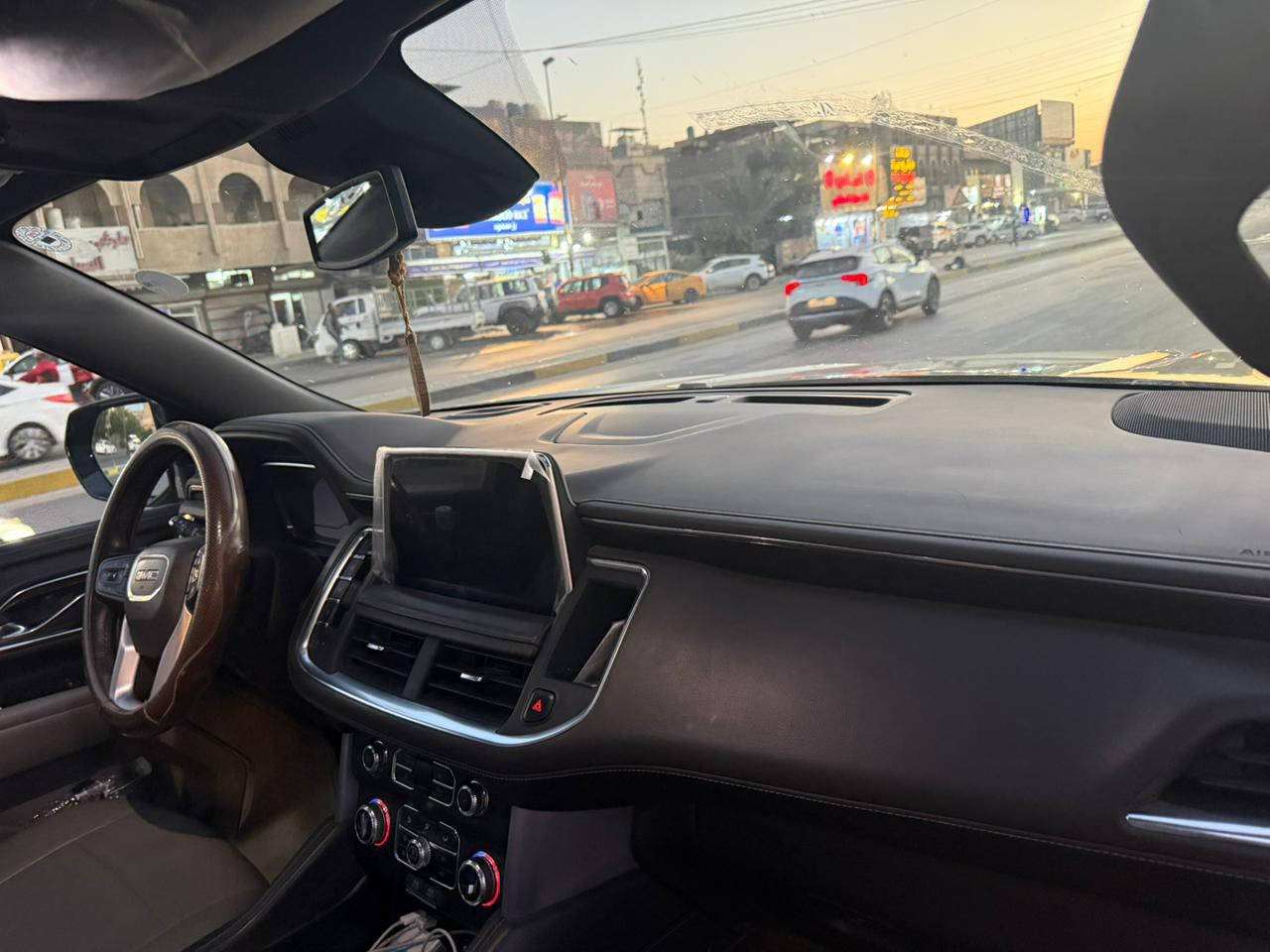 السلام عليكم يوكن موديل 23 نوع SLE خليجي وكالة المنصور ماشيه 99 الف مكفول رقمه اربيل سعر 48000 دولار وبيه مجال
رقم تلفون ***********
