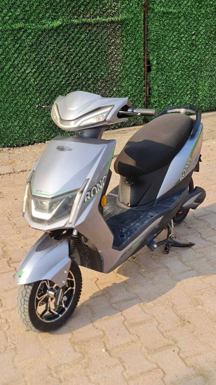 سلام عليكم دراجة شحن سكنس القرش من شركة MTR المواصفات
1-ملف 1500 نحاس حقيقي 

2- 3نمر

3- سرعة 71وية الوزن 61 حقيقي اب تطبيق ويز

4- نضام رجوع الخلف R

5- لايت عالي ناصي زنون 

6- اشاير يمنة سيرى

7-نضام الباركP للحماية من السرقة 

8- منفض USP للشحن

9-هورن 

10- ابريكات الامامي دسك والخلفي بنز شغالات 

11-دبلات الامامي دهن والخلفي شغالات 

12- الدراجة بيها بصمة وسويج

13- قفل صندوق

14-استان صفحة وستان تعليگ

15- الدراجة تجي وياها مرايات بس ما شادهن

16- تايرات جدد

17- تشغيل عن بعد 

18- جهاز اندار ضد السرقة 

19- قفل استيرن 

البطاريات 6 بحالة جيدة نوعاًما 

الدراجة جاهزة مابيها اي نقص 

السعر :550 وبيها مجال 

العنوان بغداد جديدة النعيرية قرب موكب سفن النجاة 

الرقم :***********
