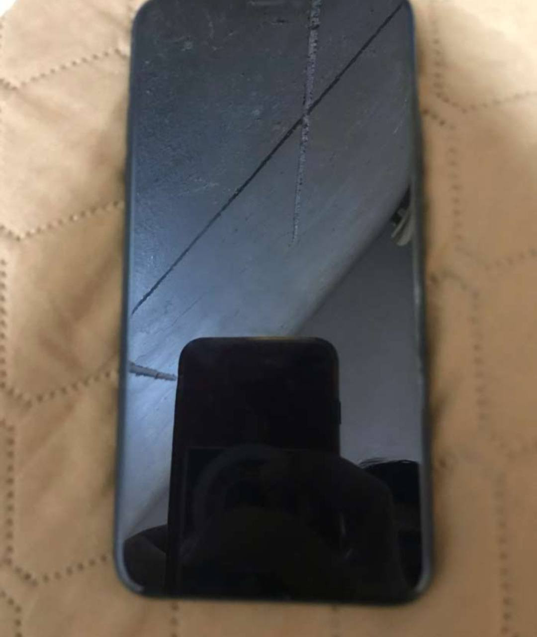 ​📱 للبيع: iPhone 11 Pro Max (نظيف جداً)
المواصفات والحالة:
​الذاكرة (المساحة): 256 جيجابايت.
​صحة البطارية: 75% (تؤدي الغرض وكالة).
​النظافة العامة: الجهاز نظيف جداً وبحالة ممتازة من كافة النواحي (الأداء، الكاميرات، والشبكة).
​الملاحظة الوحيدة: يوجد شخط (خدش) بسيط جداً في الشاشة خارجي، لا يؤثر تماماً على اللمس أو الاستخدام اليومي، وغير ملحوظ أثناء تشغيل الشاشة.
​الفحص: الجهاز جاهز ومفتوح للفحص قبل الشراء.
سعر 300
​💡 للتواصل والاستفسار:
​الرجاء إرسال رسالة خاصة أو الاتصال على الرقم: [***********]
مكاني البصرة التنومة قرب الجسر الايطالي
