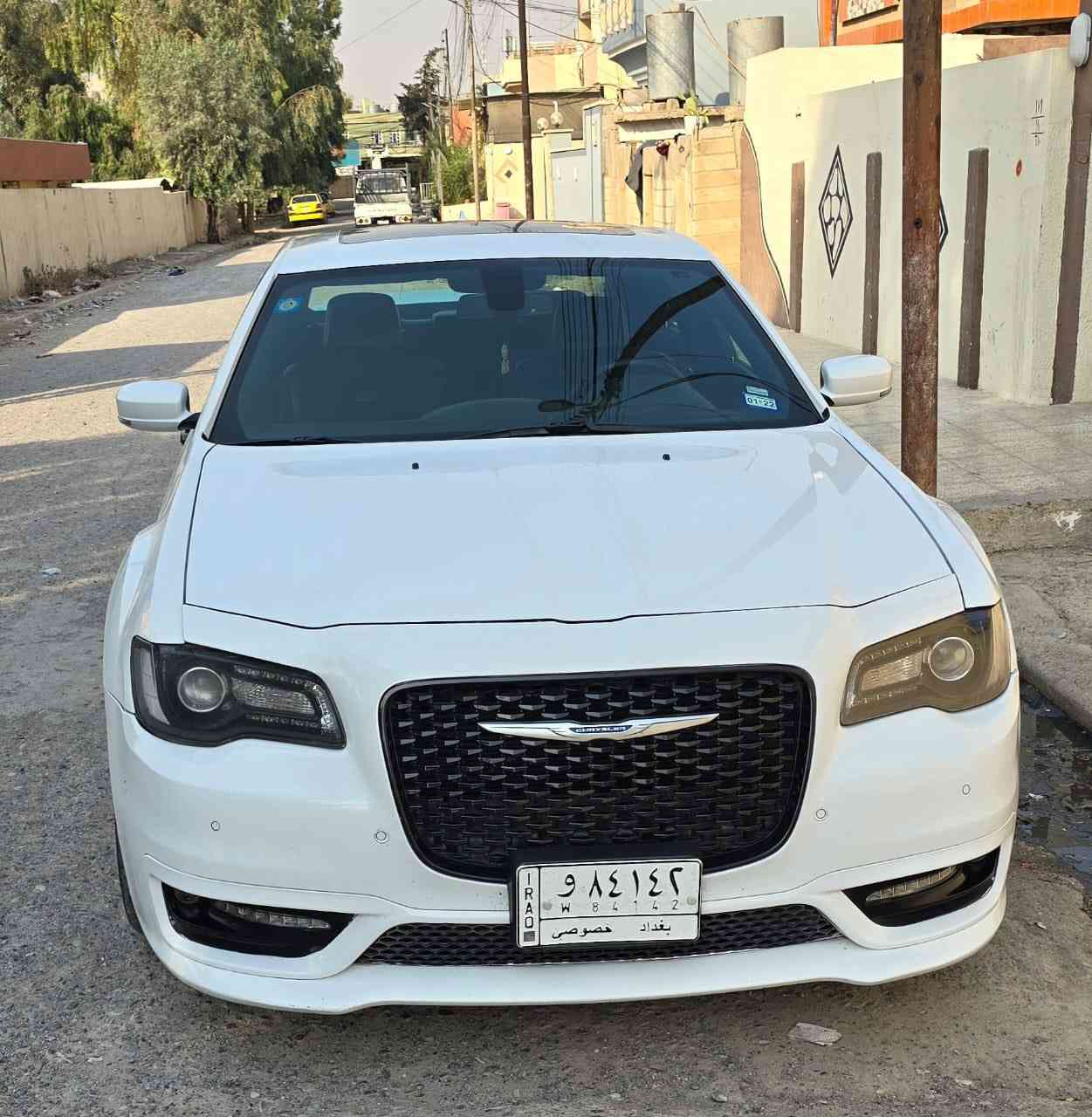 السلام عليكم 
اوباما 2020
رقم بغداد 
السياره فول
ماشيه 70 
ضررها جاملغ وباب 
بدون دواخل
وبيها على كد شبر بل جاملغ الخلفي 
رقم الهاتف ***********
