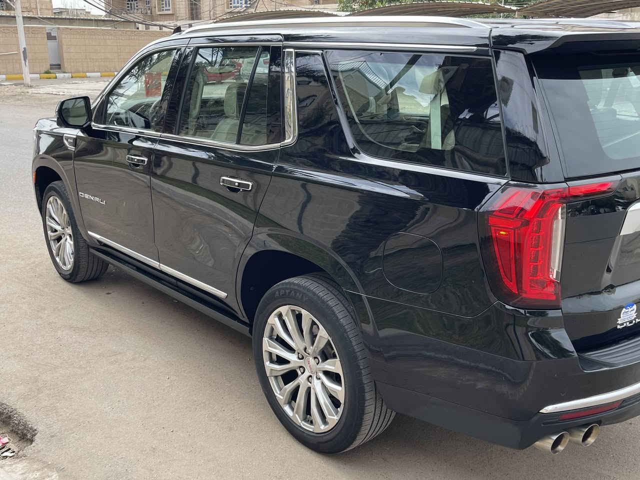 السلام عليكم 
جمسي دنالي مديل ٢٠٢٢ فول مواصفات
مكفوله من الصبغ والبارد والفتح
مكينه مفتوحه وبيه حالوب بسيط مو قوي 
مكان السياره بغداد الاعضميه 
رقم التلفون ***********
