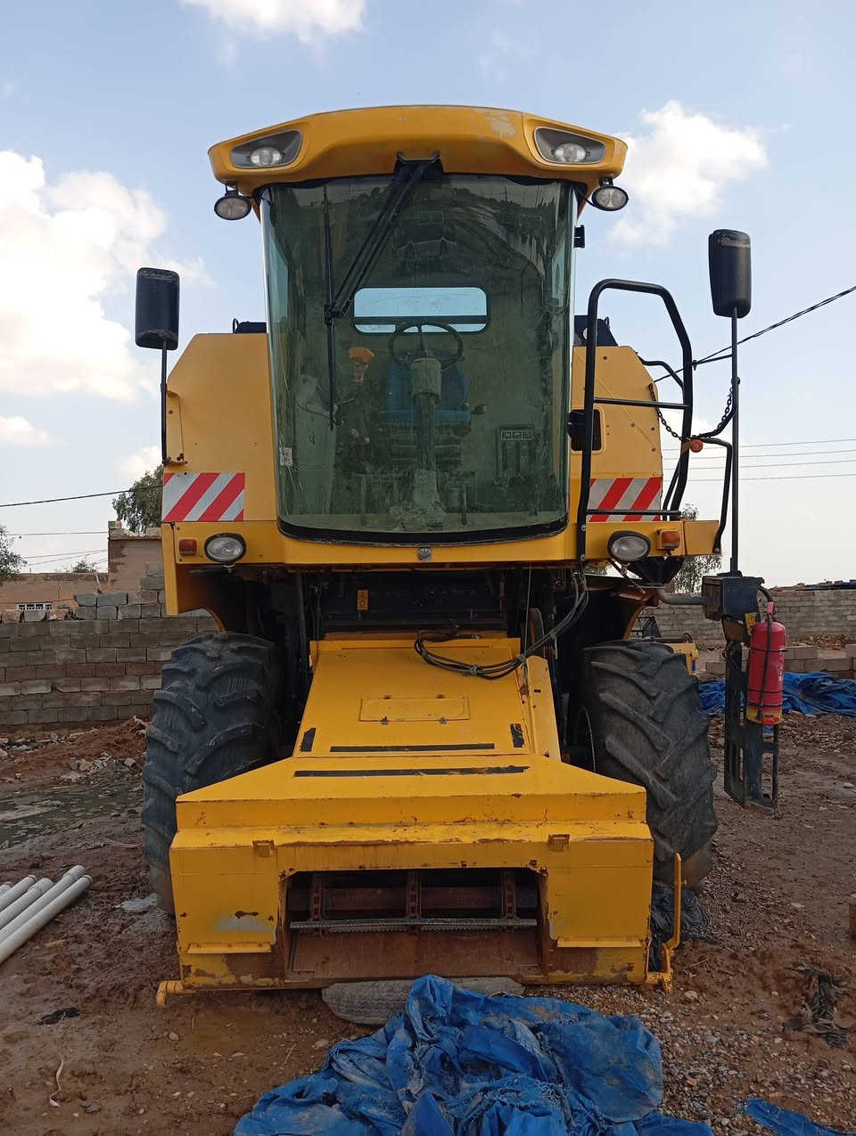 حاصده نيهولند موديل2012 رقم اربيل إنكليزي بسمي شرط التحويل مكفولة من طك ولحيم اكسل عريض تاير  عشرين ***********
