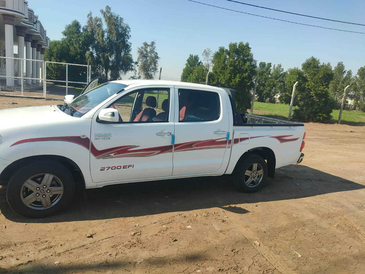 يا الله تويوتا هايلوكس 2011
شاصي19
مكفولة كفالة عامة سعودي باب اول
 سيارة جديدة بمعنى الكلمه للاستفسار ***********
