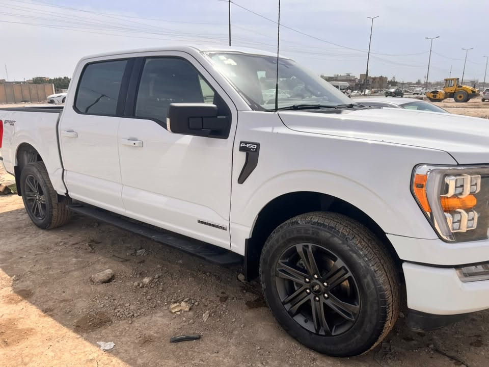 فورد f150 وارد امريكي 2023 محرك هايبرد 6 3500 مواصفات XLT السعر 300 بيها مجال كلش بسيط ***********
