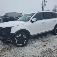 كيا تولرايد  موديل2023 للبيع  ضربته خفيفه فقط دعاميه وجاملغ صبغ  شواصي...