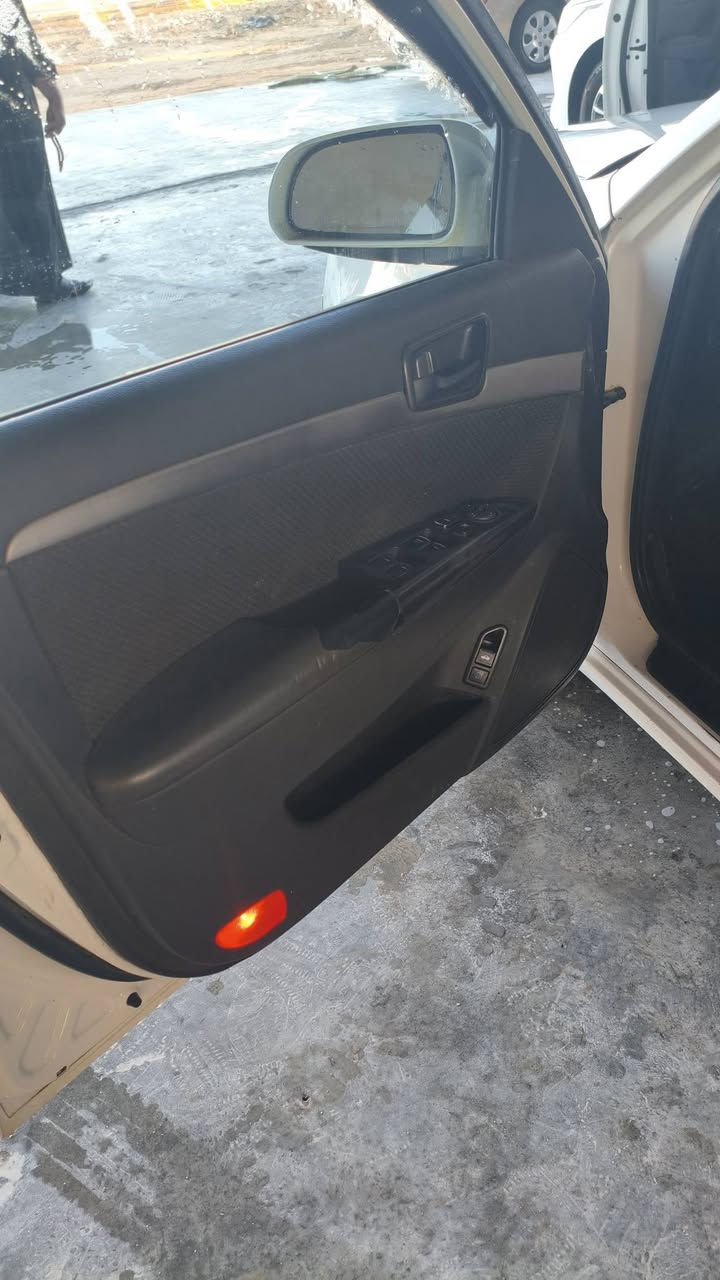 سوناتا موديل 2009 رقم سليمانيه تحويل مباشر السياره بها قطعتين جاملغ الخلفي الايمن ونص الباب بدون دواخل محرك 2400 خليجيه سعودي ماكينه كير حداديه  تبريد تدفئه خير من الله السعر 103 وبيها مجال. ***********
