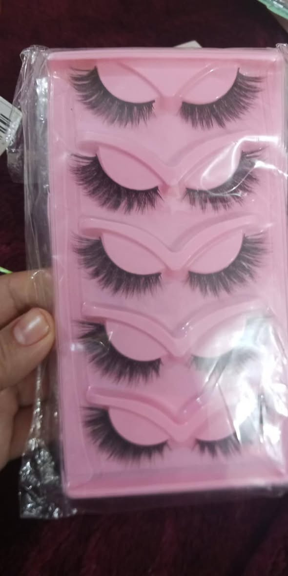 أنواع مختلفه من رموش شهري واسبوعيه ويوميه 
متوفر لاسق رموش مزيل رموش وملاقط


**إذا كنت صاحب هذا الإعلان وتريد حذفه لأي سبب، رجاءا أرسل رسالة إلى الدعم الفني**