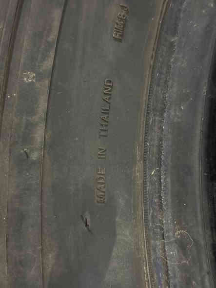 السلام عليكم 
عندي تخمين اطارات نظيفات مابيهن أيي ضرر حجم 275/65R18 صنع تايلندي
التخم الثاني 275/65R18 صنع كندا 
موجودات بل نجف 
أي استفسار اتصل على الرقم 
***********
