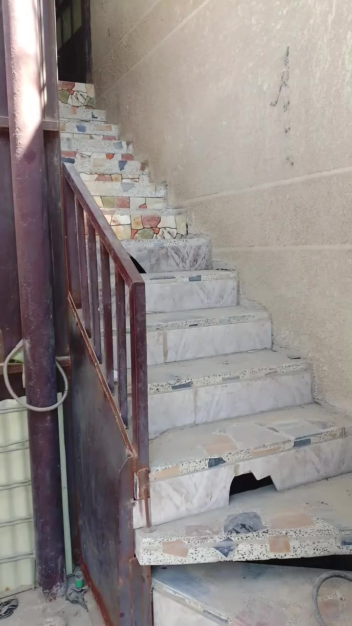 يتوفر دار للايجار طابق ثاني معزول يحتوي على غرفة وصاله ومطبخ وسطح للاستفسار
***********
