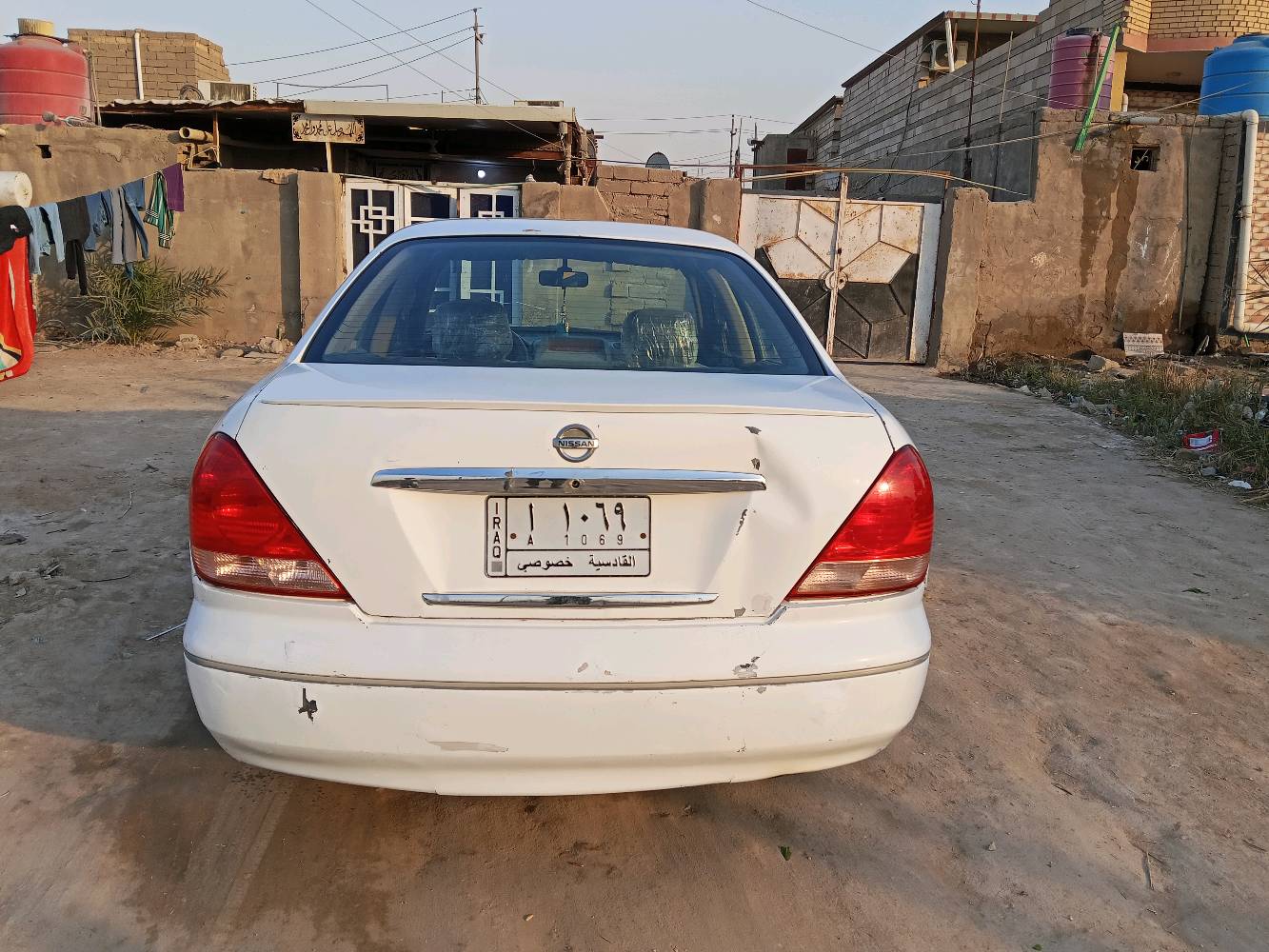 السلام عليكم نيسان سني ياباني موديل 2005
 محرك قبق اسود مكينه بيها تنقيص بدون بخار فقط تنقيص گير اوتماتيك رقم قادسيه مشروع وطني حداديه 80% البدي شوفت عينك بي طخات بسيطه السيارة احلى من الصور السعر 75 وبيها مجال قليل للاستفسار ***********