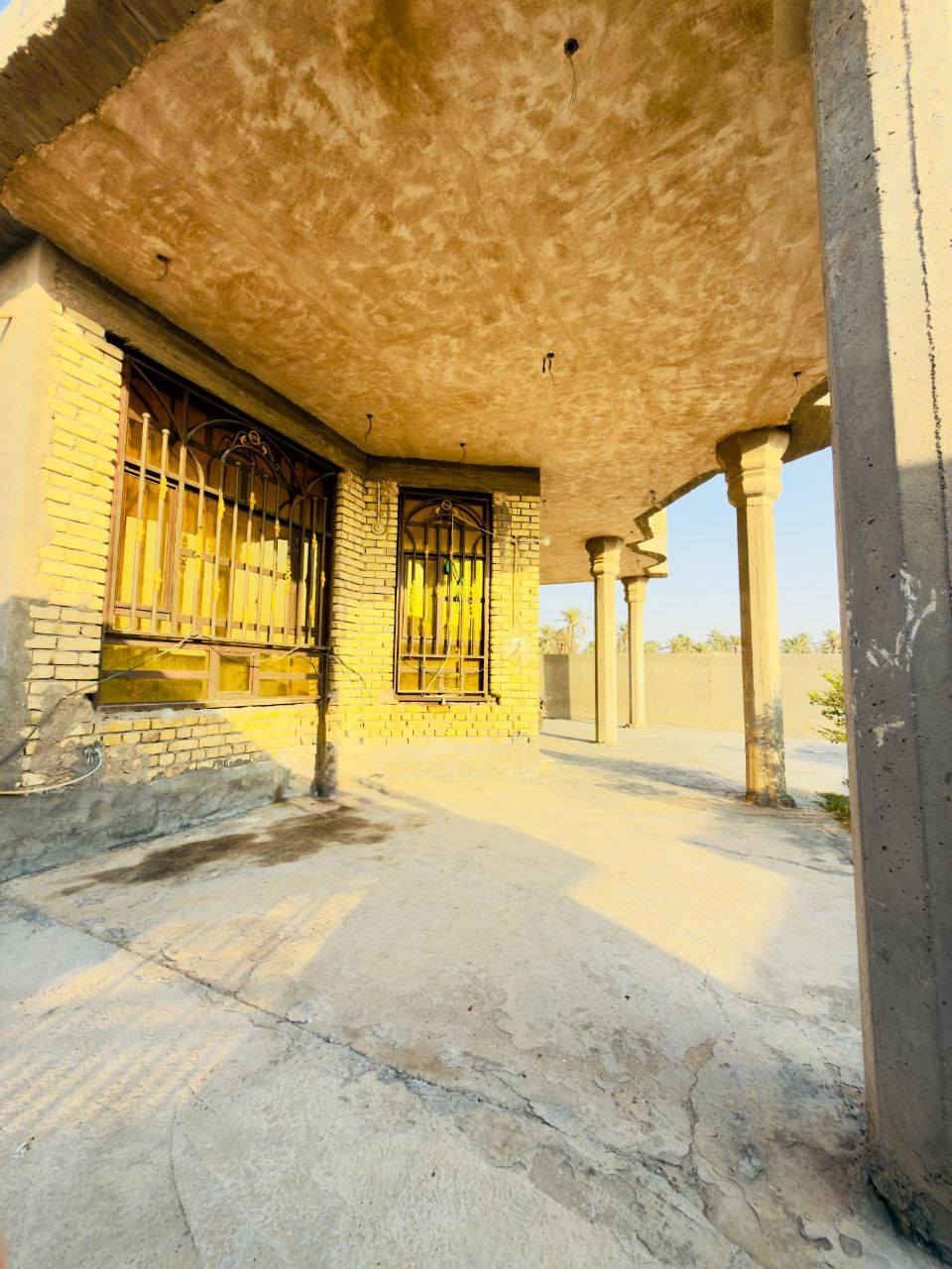 بيت للبيع المساحة 575 متر طابو زراعي سند 25 تحويل مباشر بأسم المشتري بالحياويين موقع مميز على الشارع التبيلط مباشر خدمات كاملة وموقع راقي للسكن من حيث الهدوء والطبيعة الخلابة ✅ 

بناء سنة 2017 اساس بوكس بناء طابوق سقف صب 
#البيت_اساس_رفت_صب_بالكامل ✔️
نظيف جداً وجاهز للسكن ومابيه نقص طابق واحد ☑️
༺༻
#يمنع مراجعة البيت التواصل مع الارقام فقط ☎️   
#بطلب_من_صاحب_البيت ✔️ 
ــــــــــــــــــــــ༺༻ـــــــــــــــــــــــــ 
3 غرف نوم صالـــــــة استقبــــــال 
مطــــــبــــخ حـــار وبـــارد 
مجمع حمامات وصحيات داخلي وخارجي
ارضية كاشي درجة اولى جديد 
مجاري دفن للبيت بالكامل 
مولدة للمنطقة خط ذهبي 
كراج يتسع ل 3 سيارات 
حديقة 
ممر من كل اتجاهات البيت 
شارع تبليط بالباب 

البيت متعوب عليه وبناء ممتاز ✅
ــــــــــــــــــــــــــــــــــــــــــــــــــــــ
السعر 120 وبيه مجال بسيط ☑️ 
ـــــــــــــــــــــــــــــــــــــــــــــــــــــ 
للأستفسار أكثر مراجعة 
#مكتب_محمد_الجبوري لبيع وشراء عقارات القاسم والمقاولات العامة والتصاميم الهندسية 
#المكتب_مجاز_رسمياً والمكاتبات رسميه لضمان حقوقكم ✅ 
#عنوان المكتب شارع الجديدة مقابل مدرسة الزهراء مجاور اسواق نمبر ون  
***********  📲 
***********  📲
