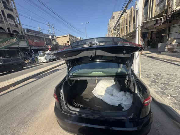 ‏( JETTA SE PLAS
-‏‎محرك 1400 TURBO 
- ماشيه 76 ميل
-‏‎كير اوتو 8 نمر 
‏‎-وضعيات القيادة ( سبورت - نورمال - ايكو - عادي )
- بانوراما
- بصمة تشغيل
- بصمة ابواب 
- قفل جام مركزي
- رادار امامي عدد 2
- رادار خلفي
- رادار جانبي
- مانع تصادم خلفي امامي
- اوتو ستارت - ستوب
- مثبت سرعة 
- نظام ترحيب
- توقف ذاتي 
- هاندبريك بصمة
- منظومة زنون بلادي
- ماسحات اوتو للامطار
- شاشه 8 انج لمس تدعم كار بلي ( ابل - اندرويد ) 
- سستم سماعات BEATS مع مضخم بعدني ماشاده
- كشنات جلد اسود
- تدفئة كشنات امامي
- تدفئه مري
- تدفئه - تبريد بيانو منفصل
- اضائة LED اوتو ليلى نهاري
- بك لايت LED
- كامرة خلفية
- سترين حرف D
- فول تحكمات ستيرن
 
⭕️صرف البانزين لتفويله تمشيك  730 كيلو

⭕️حماوه انساها 200 وتبريد وبعز الحر اذا صعدت شعرايه رجعها

⛔️ضرر موضوع في الصور  في امريكا وبل عراق باب السايق
السعر 115 $ 
لاستفسار ***********
