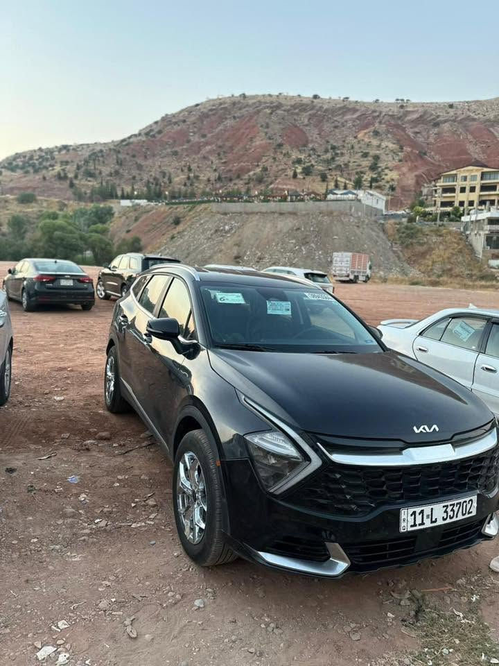 🚗 للبيع: كيا سبورتج 2024 – وارد امريكي
📍 مكان السيارة: بغداد 
📞 للتواصل: ***********  
📊 المسافة المقطوعة: 25.500 m
🛠️ المحرك: 4 سلندر 2500
⚙️ المواصفات:
• فول مواصفات عدا فتحة السقف
• بصمة تشغيل + تشغيل عن بعد
• مقاعد أمامية كهرباء مع تدفئة
• شحن تايب C بالكشنات + شحن وايرلس
• شاشة كبيرة
📌 تفاصيل إضافية
• كاميرا خلفية دوارة 
• حساسات 
• تبريد قطعتين
• درايف مود – أوتو هولد – نظام منحدرات
• هاند بريك بصمة
• الگير عدة قيادات 
•توقف المفاجئ امامي خلفي وجانبي ⁠   
كير ومحرك و كشر و صدر امامي خلفي كله مكفول 
دوشمة جلد 
تغليف الابواب مع الدواسات مع الستيرن 
الملحقات ..
1- قاعدة فيت بم اصلية كامله مع الفيت بم
2- عدة السيارة كامله 
3- كار بلي هدية للمشتري
السيارة ما بيها نقص ولا ربع دينار تحط عليها 
⚠️ أضرار السيارة:
• صبغ الجاملغ الأيمن
• تعديل بسيط على البارد في البنيد
📌 تفاصيل إضافية
• رقم السيارة بغداد الدولي الجديد
• باسم المالك – تحويل مباشر
