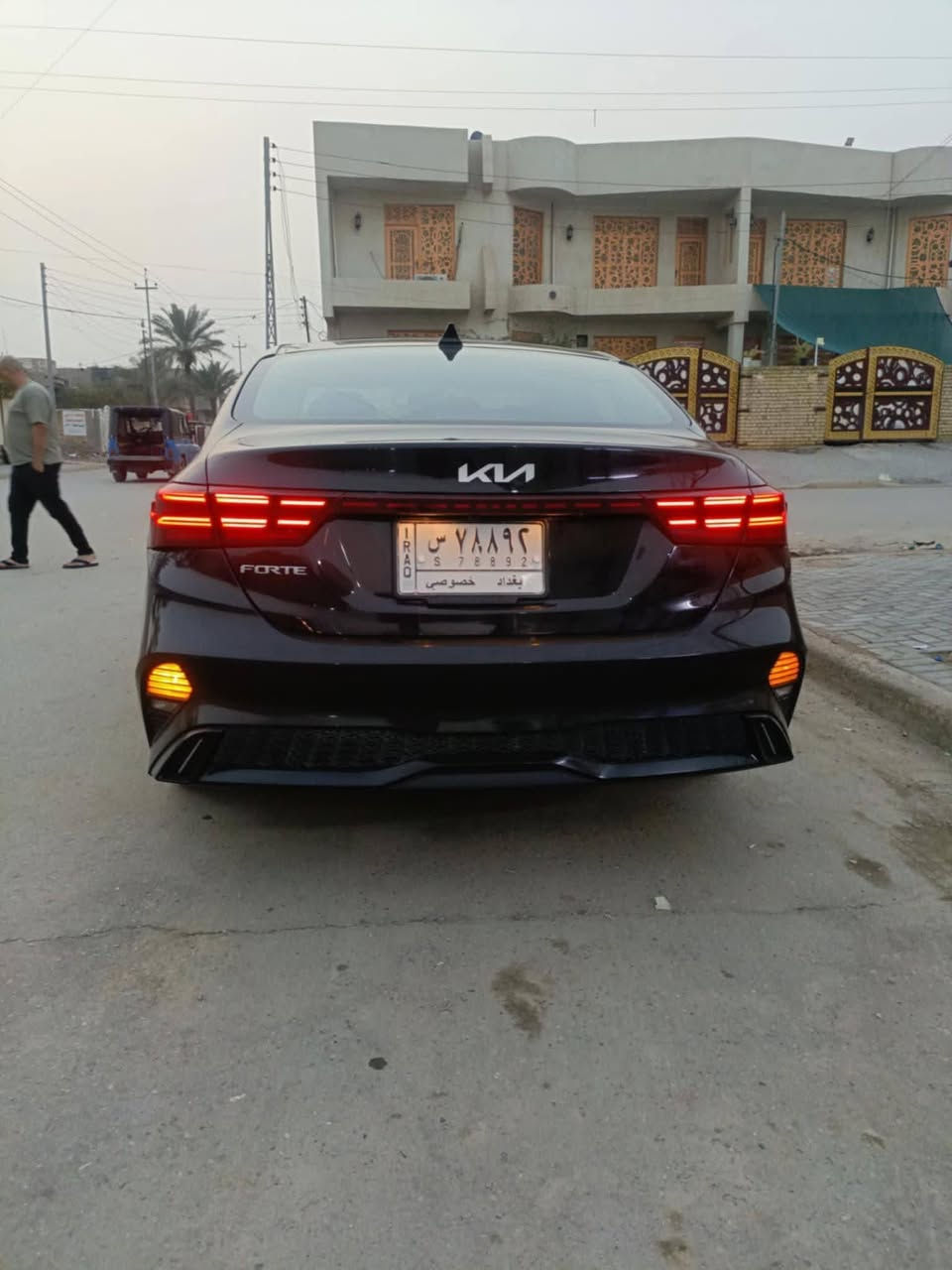 السلام عليكم
للبيع كيا فورتي بغداد 23 كندي فول مواصفات السياره بيهه جاملغ أمامي نفسه مصلح بدون دواخل ماشيه 37  السياره جاهزه كل نقص مابيهه معوقين وكاله عامه مكان السياره واسط الصويره السعر ١٣٣ وبيهه مجال
للاستفسار الاتصال ***********
