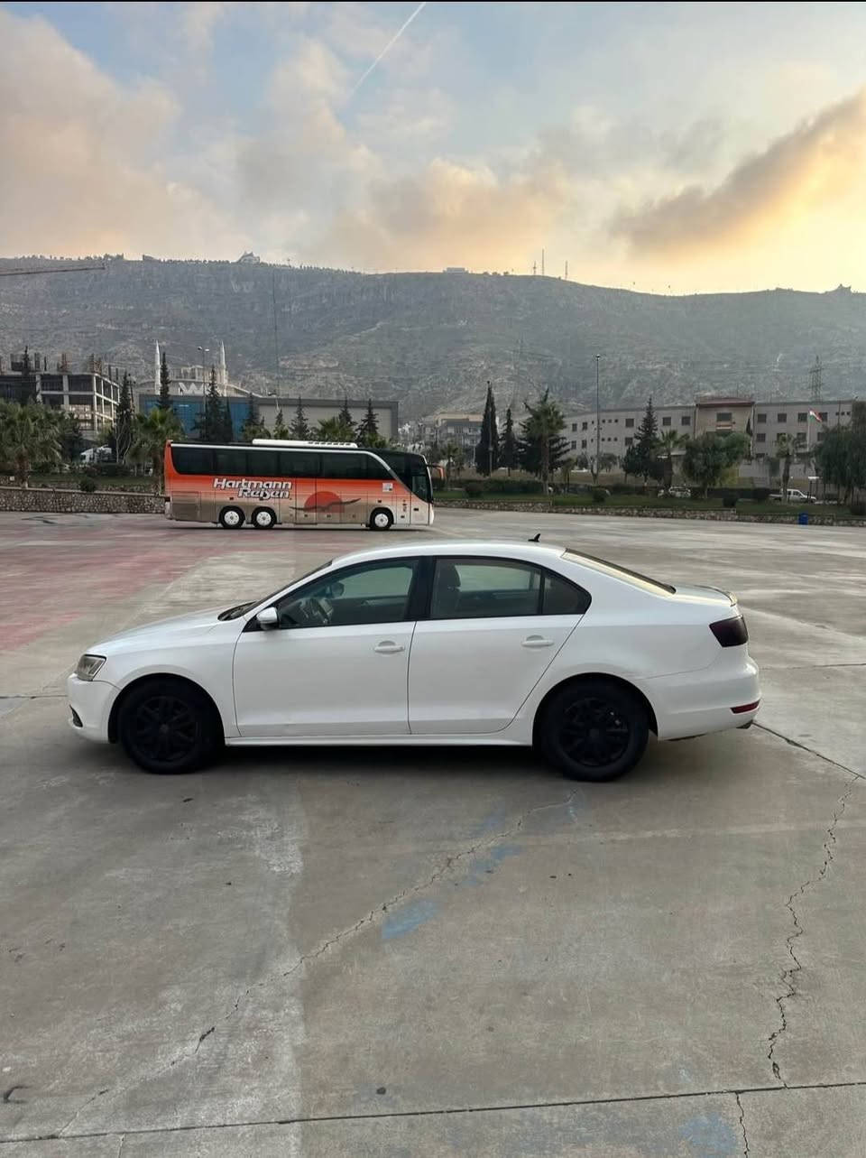 جيتا -2013- خليجى مەكينه (20بێ توربو) 
•ساره يا بێ صبغه كارتەك يا تێدا و دوسه تعديله
•گێرو مەكينه بشەرتن تحويل و غرامه بشەرتن
•ساره (رقم هەوليره)  ساره يال دهوكێ 
•بها 108 وەرەقه 
•غرامه (540 هزار) دێ ژ سعرێ هێنەخار

•[hidden information]) رەقەمێ تەلەفونێ

•جيتا ٢٠١٣ خليجي مكينه (٢٠بدون توربو)  
•بدون صبغ بس كارت صغيره علي باب خلفي و دوسته تعديل بارد   
•تحويل و غرامه و محرك بشرط 
•سياره رقم (اربيل) مكان سياره دهوك 
• سعر 108 ورقه
•غرامات(٥٤٠الف) ينزل علي سعر
***********
ژمارا تەلەفون دهوك, العراق
