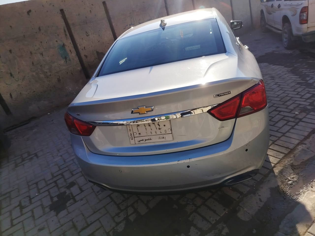 السلام عليكم
امبالا ١٨ محرك ٣٦٠٠ ماشية ٢٢٦ الف كيلو متر
حادث قطعة واحدة الباب بنيد  خراج العراق..
يوجد ضرر بسيط  موضح بالصور داخل العراق 
ارقام بغداد السعر ١١٥ ورقة
للاستفسار ***********
