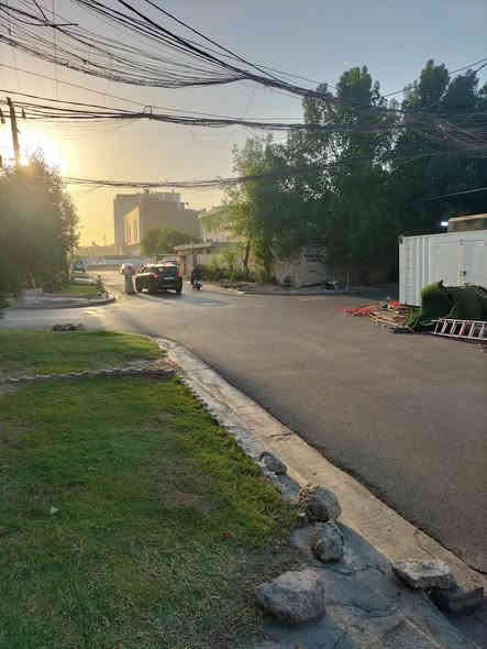 دار للبيع.موقع تجاري وركن وطابقين في حي الجامعه محله 627. قرب عمارة الجم ومدرسة الفكر. مساحته 112م والنزال 9.35 م بناء مسلح سنة 2017 يحتوي على 4 غرف وهول حولي ومطبخ وخدمات لكلا الطابقين . للاستفسار الاتصال على *********** صاحب الدار
