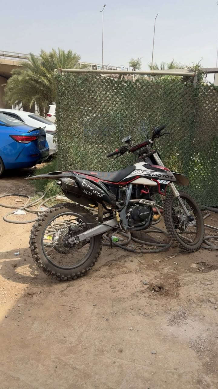 سلام عليكم قفاز للبيع X موتل مكينه 300cc دراجة مرقمه سليمانيه  باسمي ثاني يوم احولك دراجة تخبل ما ناقصه ايشي فقط شغل واطلع مسوي عليها تعديلات لايت تشغل وتطفي بدكمه وهورن هم دراجة تخبل بشهر الواحد اخذتها وطلعاتي بيها كلش قليله سعرها بمليونين و400 آلاف ولحد يكسر بيها يسمع مني كلام ميعجبه رقمي *********** مكاني بغداد دورة

