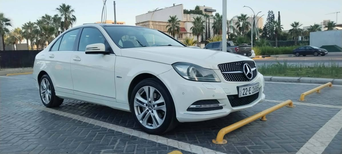 مارسیدس C200 
فول فول مواسەفات  بێ سبوغ  
٢سویچ زەمان سفری هەولێرە سەیارەکی جوان و بە ناوی خۆمە أربيل, العراق
