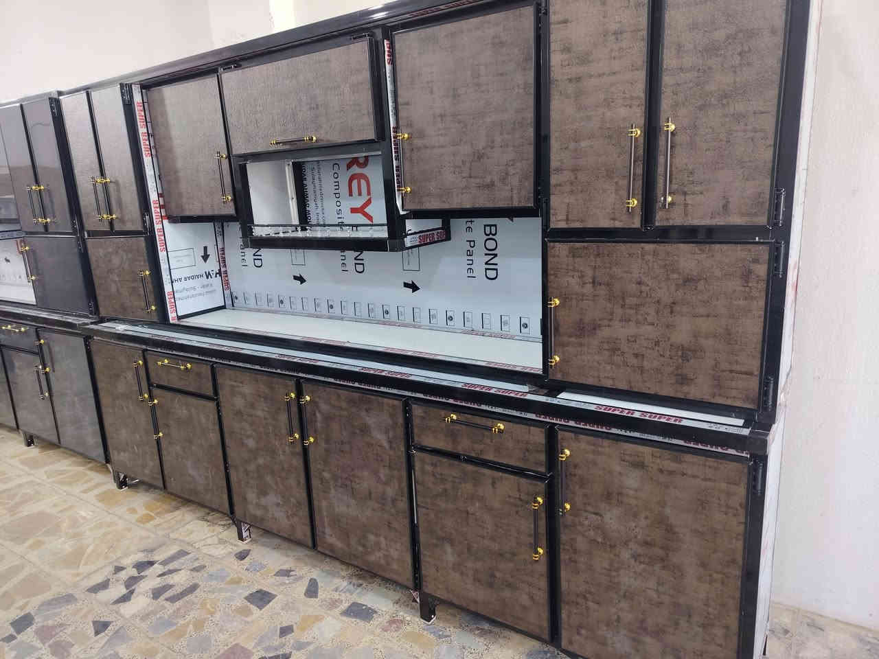 يالله وصول حاويه الئ معرض السلطان من الكاونترات الجديده وبحجام مختلفه والوان مختلفه والسنك المفرد التسكام بمختلف الأوان العنوان واسط قضاء النعمانيه حي العسكري مجاور فلس ونص من قرب ابو الجود كلشي موجود
***********
***********
