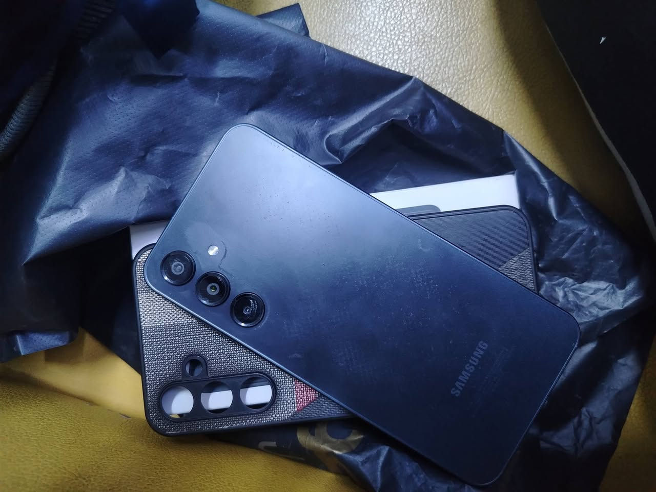 سامسونك A16 جديد جهاز لوك استعمال قليل ذ 128 السعر 170 بي مجال مكاني بغداد البلديات او الكرادة ***********
