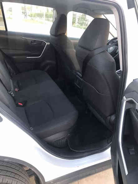 السلام عليكم ورحمة الله وبركاته 
للبيع – تويوتا راف فور RAV4 LE هايبرد

وارد أمريكا | موديل 2024**

• الفئة: LE
• المحرك: هايبرد 2.5L اقتصادي جداً
• الدفع: AWD دفع رباعي
• العداد: 13,000 ميل فقط

مواصفات فئة LE (وارد أمريكي):
 • تحكم استيرن  (تحكم بقيادة + صوت + أوامر)
 • شاشة وسطية مع بلوتوث و Android Auto / Apple CarPlay
 • كاميرا خلفية دوارة 
 • إضاءة LED أمامية
 • مثبت سرعة (Cruise Control)
 • فرامل ABS + مانع انزلاق
 • نظام أمان Toyota Safety Sense يشمل:
• تنبيه ما قبل الاصطدام
• التعرف على لوحات المرور
 • مكيف أوتوماتيك
 • منافذ USB + pd
 • مقاعد قماش
 • وضعيات قيادة متعددة
 • اقتصاد عالي بالبنزين ( هايبرد ) 
الحادث ( 1- تبديل دعامية اصلي ام الحساس -2- تبديل مازده يسره 😚 بارد باب سائق مسافة اصبع وعلى كد مسافة الجاملغ وبارد خفيف بالبنيد فوق المازده اقل من طول المازده 
رقم الشاصي (VIN):

4T3MWRFVXRU146907

السعر المطلوب: 24,000$

للاتصال أو واتساب:

***********
بدون رقم تترقم اي محافظة جنوبية
