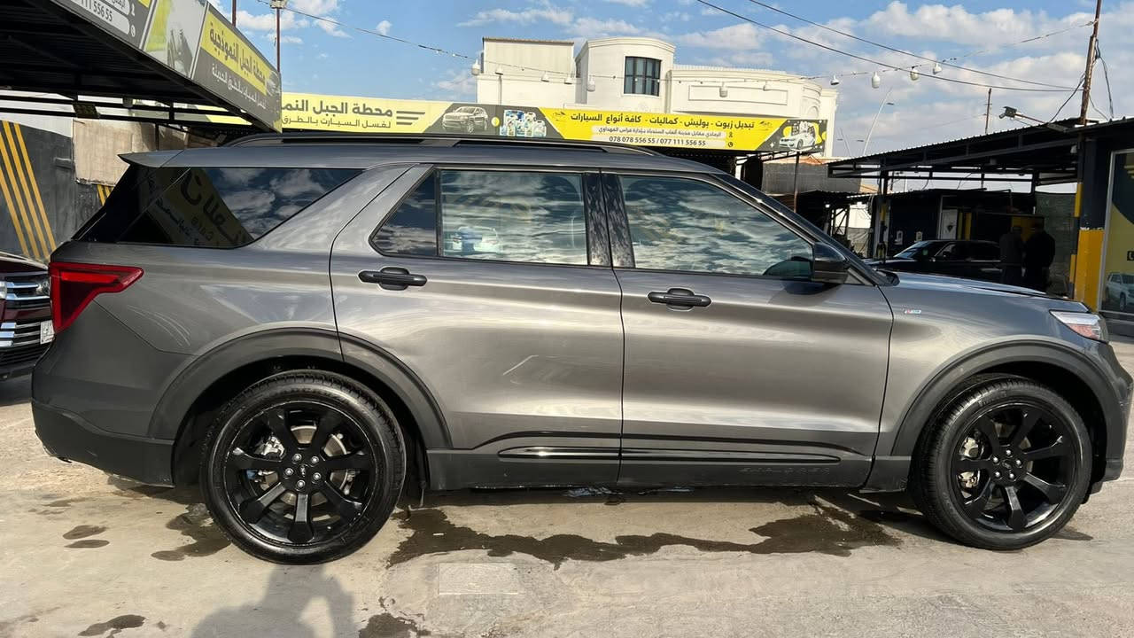 فورد اكسبلورير فئة [ ST-line ] موديل 2022
حجم المحرك: 4 سلندر ايكوبوست ( 2.3L TURBO )
العداد: 40 الف مايل 

السيارة مفولة مفولة مواصفات عدى البانوراما
اللون:   نفطي 
ويل:   حجم 21
كشنات:  VIP 
گير:   10 نمر

السيارة نظيفةكفالة محرك كير بدون ايرباك
حادثها قطعة وحدة جاملغ صبغ + شبر بالباب طخها صاحب دراجة شرط الفحص

السيارة مرقمة ب أسمي تحويل مباشر

تضليل خلفي مذكور بالسنوية✅

مواصفات السيارة :
كشنات vip
تشغيل عن بعد
بصمة تشغيل
دخول ذكي لجميع الابواب
گير ماوس
وضعيات قيادة  7 
هاند بريك بصمة
تدفئة كشنات
ستيرن هيتر
تبريد ثلاث قطع مركزي
تحكم بالتبريد الخلفي من الخلف
شحن لاسلكي + منافذ الشحن بكل مكان
كشن كهرباء
المرآة الجانبية كهربائية
كاميرا °360
تحديد مسار
تثبيت سرعة
شاشة ايباد
وقوف تلقائي في الازدحام (Auto Hold)
مانع اصطدام اوتو بريك
صندوق كهربائي شفط
نقاط عمياء ورادار وحساسات بكل مكان
مانع انزلاق
لايت ليد + زينون
الضوء العالي بيها نظام تلقائي شارع مظلم يرمش تلقائياً
الماسحات تشتغل تلقائياً من ينزل مطر

بالإضافة الى السبير ومعدات السلامة كلها موجودة معها✅
_______________________________
للتواصل والاستفسار:
واتساب او رصيد: ***********
