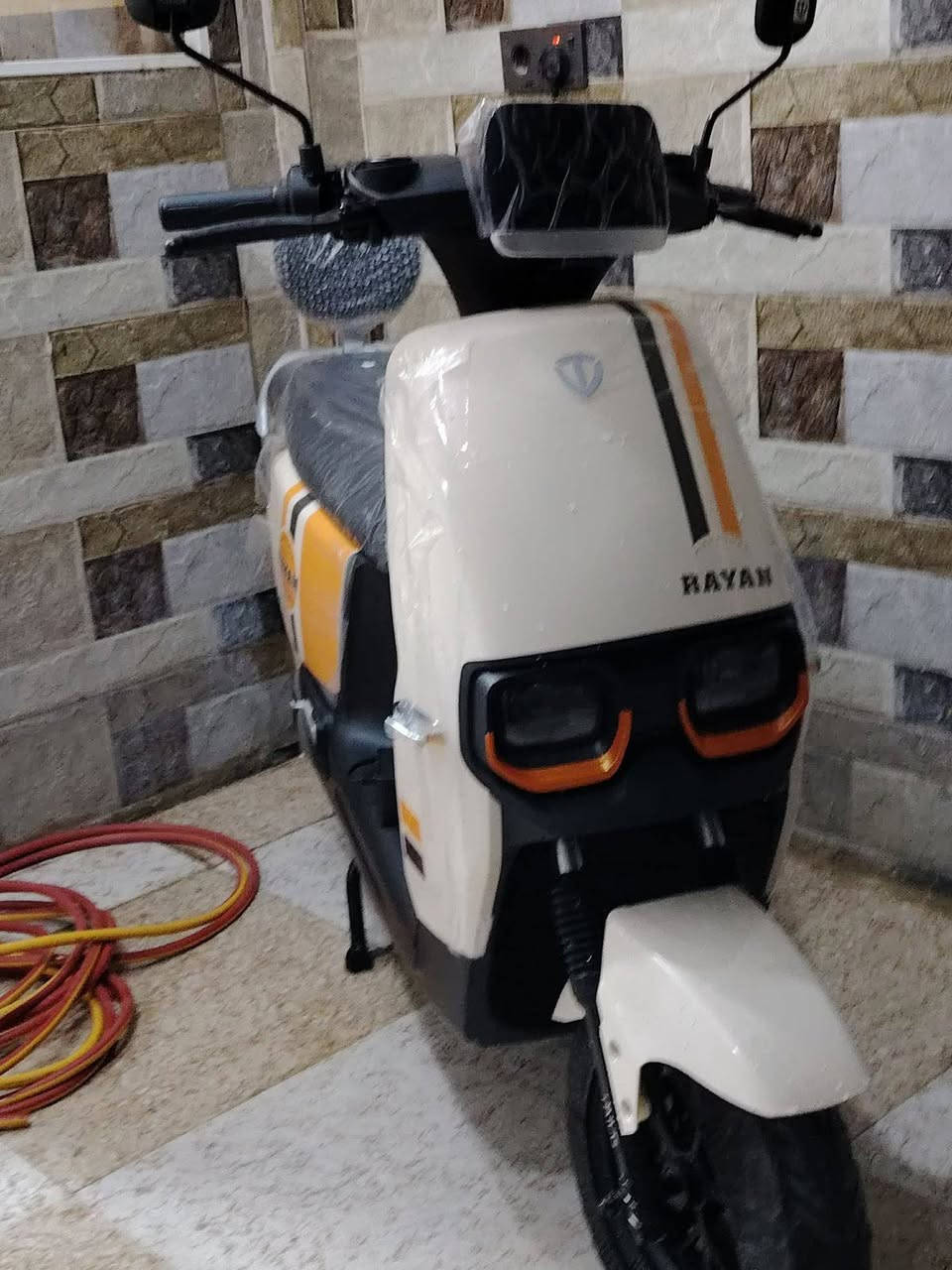 السلام عليكم البيع مكاني حي الوحده  مكفول من كلشي اخذتو جديد برغي ما مضروب اي استفسار انتصال عل رقم ***********
