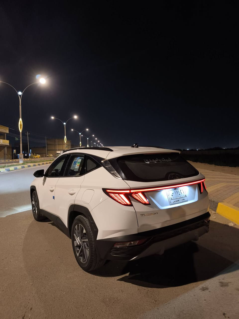توسان  خليجي موديل (2023)
سيارة نص فول
1.شاشة  Android Auto. Apple CarPlay 
2.وشاشة العدادات  
3.3 اوضاع قيادة 
4.مقد السائق والراكب كهرباء 
5.و Auto Hold و هاند بريك كهرباء  
6.مري شفط وتحكم كهربائي 
7.والايت يشتغل مع حركة الستيرن يمين ويسار 
8. ويل كب 
10.حساسات امامية خلفية وكامرة خلفية دوارة 
11. تشغيل عن بعد 
المقاعد مخمل لون اسود ومدوشم ابيض اوف وايت 
سيارة محرك 4 سلندر cc2000 Smartstream  
ماشية (67000km)  رقم بغداد 
للسعر والاستفسار رقم (***********) (ملاحضة السيارة ممكن يزيد مشيهة )
