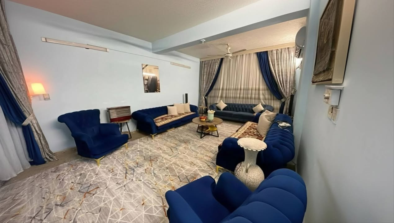 مساحة 132متر طابو صرف 
الشقة اخت الديلوكس
صايرة بالعمارات الي مقابيل مستشفى التركي مجاور جسر الطهمازية
عمارة 9 شقة6 طابق الثالث 
بيها موجر ينطي شهريا350  المشتري يريد يبقي يريد ينطي مهلة ويطلع
سعرها 90 مليون غير قابل للتفاوض
⸻

📞 للتواصل والاستفسار:
***********

🔗 روابط الصفحات:
✨ واتساب:
wa.me/9647803663401

✨ فيسبوك:
https://www.facebook.com/profile.php?id=61558774834157&mibextid=LQQJ4d

✨ انستكرام:
https://www.instagram.com/ameer.witwit24?igsh=anh5eHY1Zjl0Zm42

🌐 مواقع التواصل – أمير وتوت للاستثمار العقاري
