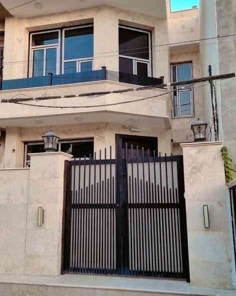 _دار_للبيع بسعر مناسب جدا   في الدورة حي الشرطة ابو طيارة بموقع ممتاز
الدار جديد طابقين ونص
 طابو ملك صرف
المساحة 100متر مدخلين 
الطابق الارضي صالة ومطبخ وحمام وغرفة نوم
الطابق الثاني غرفتين نوم ومطبخ ثاني وحمام
الطابق الثالث غرفة وبيتونة
 واجه  الدار 5 ونزال 20 
 واجه مرمر وارضيات  مرمر شبابيك المنيوم وابواب تركية وممكن فصله الى وحدتين سكنية لوجود مطبخ في الطابق الثاني
لمعرفة السعر  اكتب 1 بالتعليقات
***********
