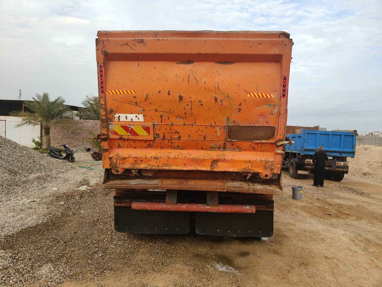 السلام عليكم سكانيا عكرب 2001 
محرك جديد انجكتر  بدي حوضي مجموعه ورده 
السعر 3٫20 الاتصال والاستفسار *********** ابو محمد 
الموقع/ البصرة /الهارثه
