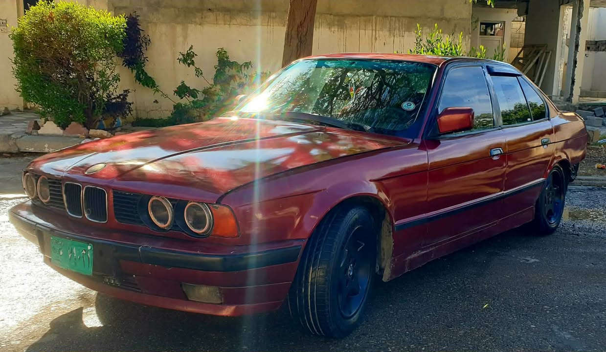 سلاو له ئاد مين
Bmw525
موديل ٩١
دوجام كاره با 
ناو رصاصي 
به شه رتي ئه وه ي مالي كه س نه بي 
گيرو مه كينه ي به شه رت 
بي ته قه و ره قه 
هه ر چوار تايه ي تازه يه 
موسو برواه به شه رت
گورينه وه ش اكه م به شتيك به دلم بيت 
سعري 17گه لا و مه عامه له يه كي كه م 
ژم/ ***********
