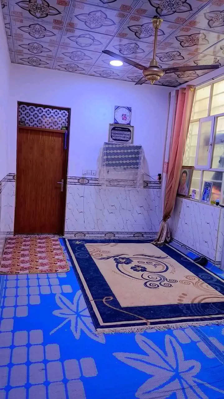 مكتب اكرم الحاتمي للعقار  ***********
==================================

دار للبيع المساحة 100 متر  طابو صرف 

حي ميسان قطاع 22 قرب شارع البوريات 
 ==================================
                            طابق ونص 

الطابق الاول/ غرفة وصالة ومطبخ وأستقبال

وصحيات داخلية وخارجية ومكشوفة وطارمة 

      الطابق الثاني/ غرفة وصالة وصحيات

       بناء طابوق والسقف صب كونكريت 

             السعر 127 مليون وبي مجال 
 

للاستفسار الاتصال بالرقم  *********** وات سآب 

او مراجعة المكتب/ عنوان المكتب النجف الكوفة 
  
   حي ميسان شارع الكيات مقابل اسواق حليم
