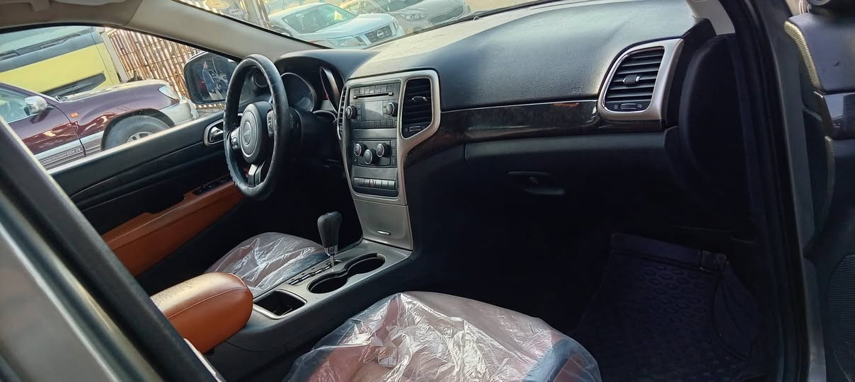 سلام عليكم 
جيب كراند شيروكي
كفاله من الضربه بيها صبغ ٣ قطع تجميل  السياره عليه 
ادمه ك كامله من حداده  تخم تاير  سنويه جديده بسمي *********** مكاني البصرة معرض الرفدين ترهم امروس سعرها 145 البصرة, العراق
