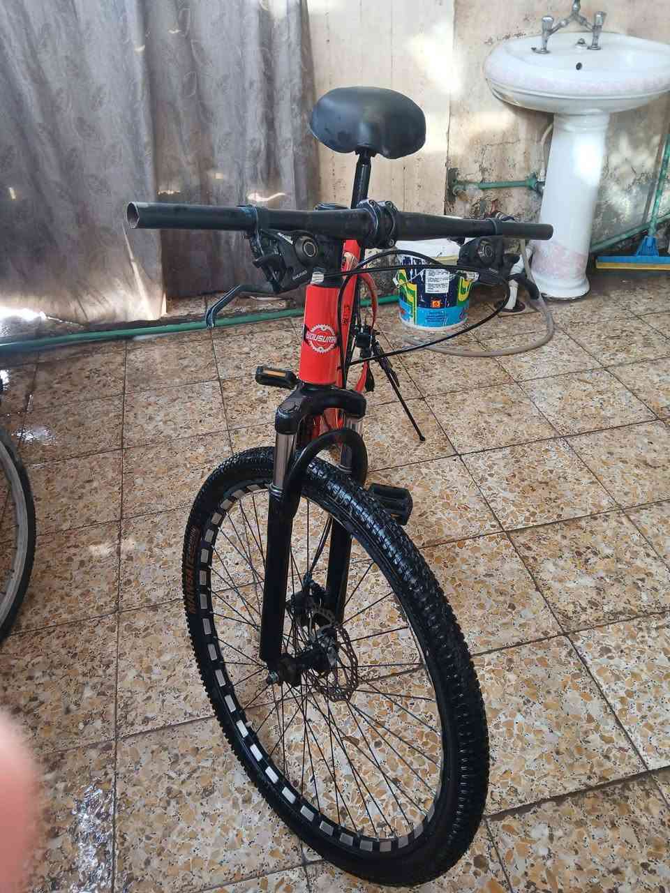 سلام عليكم عندي بايسكل حجم 26 نضيف عالفحص سعره 55 .نجف بحي ميسان شارع البوريات واتساب ***********
