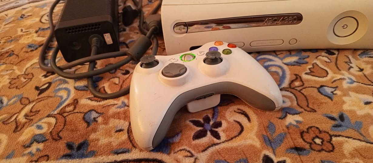 السلام عليكم. Xbox 360، للبيع مع اغراضو السعر ب 160 وبي مجال بسيط الموقع موصل حي المنصور. التواصل على هل رقم. ***********
