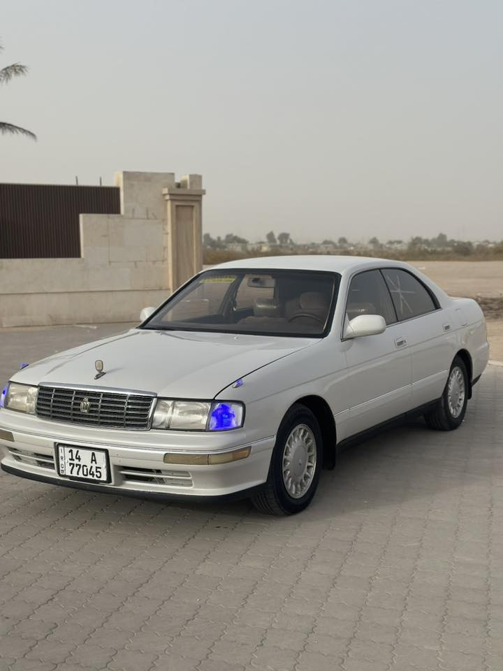 سلام عليكم بطه متصل قرار 48 موديل 1992سنويه لغايه 2028 فنر بلاد مكفول من الكص ونقل الجثه والضربه والشاصي مكفوله السياره حته من الخياس محرك وكير بلكارتون تبريد ثلج حداديه جديده طخم تاير ويلكب اصلي مسجل شاشه لايت عالي ناصي السياره جديده عنون السياره البصره الزبير السعر 71 بيه مجال قليل هذه رقم الموبايل ***********
