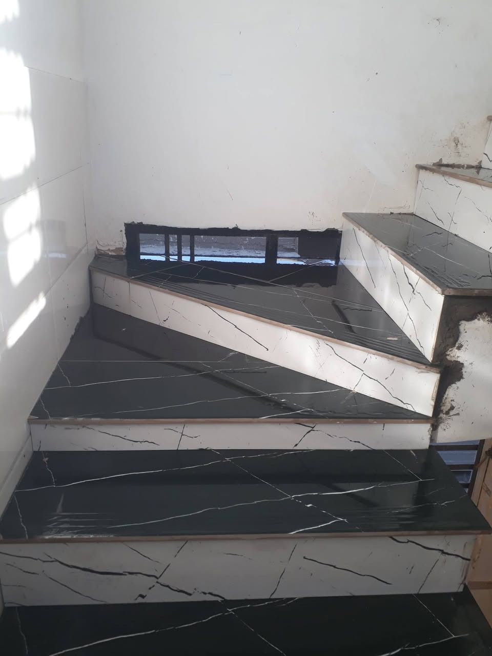 خلفة سيراميك متفرغ حاليا
واشتغل بأسعار كلش مناسبة ورخيصة 
اليحتاجني بالشغل اني حاضر وهذا رقمي ***********
