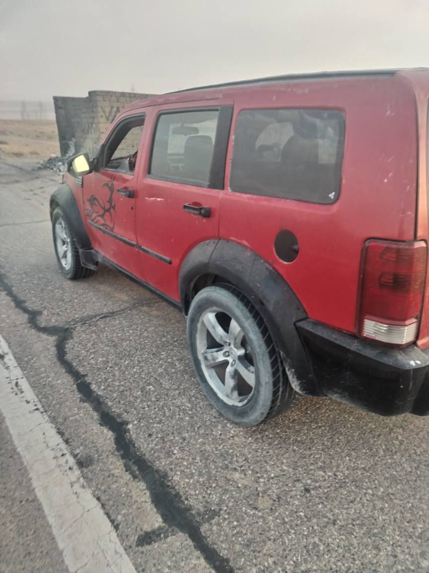 السلام عليكم
دوج نايتروا موديل ٢٠٠٧ دين ماباقي لحد يسالني شبيها مابيها لان السيارة فقط طلع منها محرك وباقي السيارة شيل وكبل وعدل بالشط...
المعجون من كل حد وصوب ومن هاي الكميه من المعجون الي يبهر مو عبالكم مجرد اساس لا اخوان المعجون بكد وزن السيارة...
السيارة حاليا تفقد دوسة بانزين شنو السبب ما اعرف.ااطفيها ارجع اشغل ترجع طبيعي وراها تفقد دوسة مرة ثانيه.. 
السيارة يرادلها شغل وتفرغ تام واكيد يرادلك قائمة من الحساب ثكيله
اخوان الي يفكر ياخذها راح يصبر ضغط وسكر دائمي...
اخوان ابيع مكلوبه ١٠٠ كلبة وجافيه ٢٠٠٠ مره والسيارة حتى شوفه مابيها.
رقم بغداد صدامي.
سنويه مفقوده وبيها كتاب فقدان.
السعر ٣٣ ورقه وبيها مجال بسيط بعد المعاينه
اخوان اي شي ما اتكفل فقط اتكفل تحويل
ابيع ٤ تايرات ورقم...
السيارة متواجدة في بغداد جانب الكرخ منطقه العامريه الاتصال على الرقم *********** بغداد, العراق
