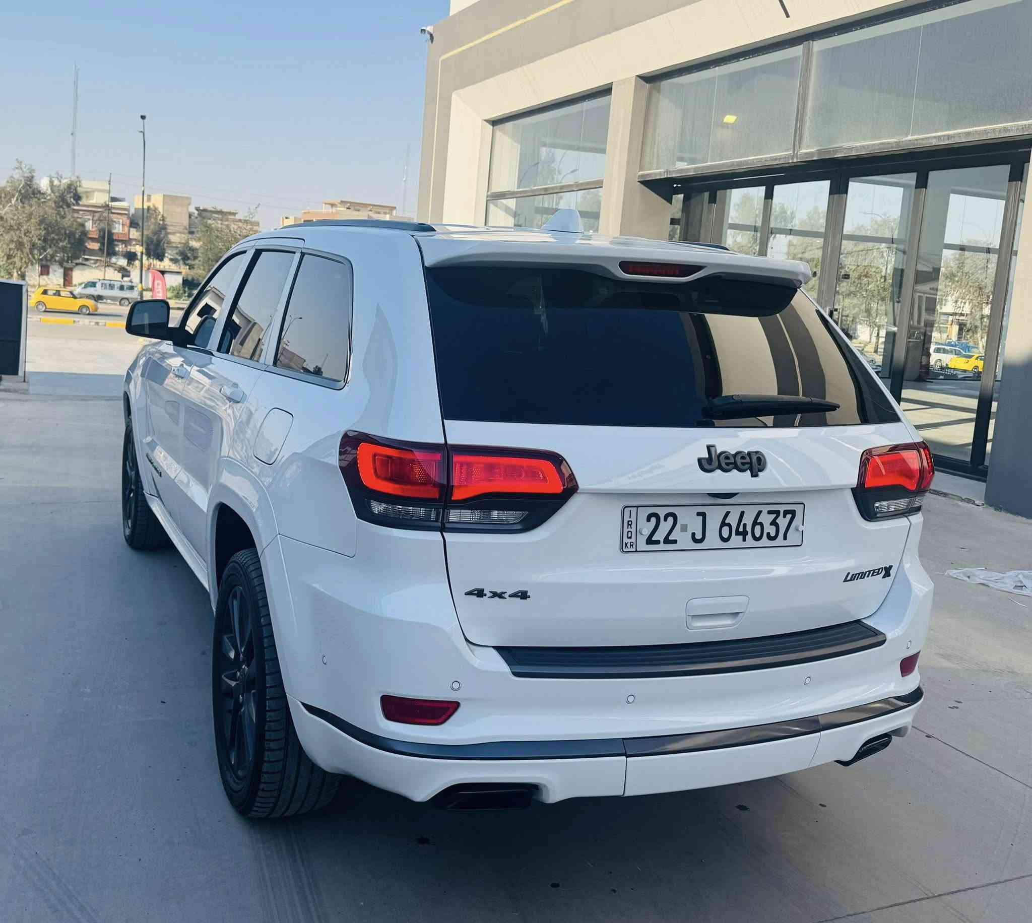 للبيع جيب موديل 2018
لميتد اكس "يعني اعلى فئه بالجيب وطبعن السياره جكات و3 شاشات كشن تبريد والسياره 6سلندر وفول الفول من الاخير ما حاجه اكتب مواصفاتها الي يعرف بيها هو يعرف مواصفاتها السياره كلين تايتل من الدعاميه للدعاميه سعر 3 دفاتر وبيها مجال للشراي 
للاستفسار ***********
او ***********
