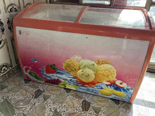 برادين ومجمده￼ وميز 
السعر خاص العلوان الملعب شارع المضيف 
***********
