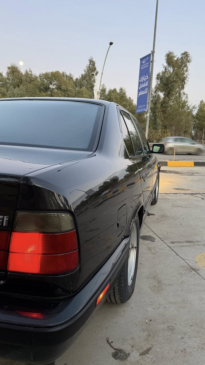 موديل 91 محرك كبس مكينة جديدة تبريد شغال
سلايت كشنات جلد  لايت زينون سيارة متعوب عليها مال بيت 
مصبوغ عام جمالية معجون بيها تلكيط خفيف كلش 
السيارة باسمي تحويل مباشر 
رقم نينوى الماني 
السعر 75 ورقة وبيها مجال بسيط 
مكان السيارة موصل 

‭0772 211 0026‬
