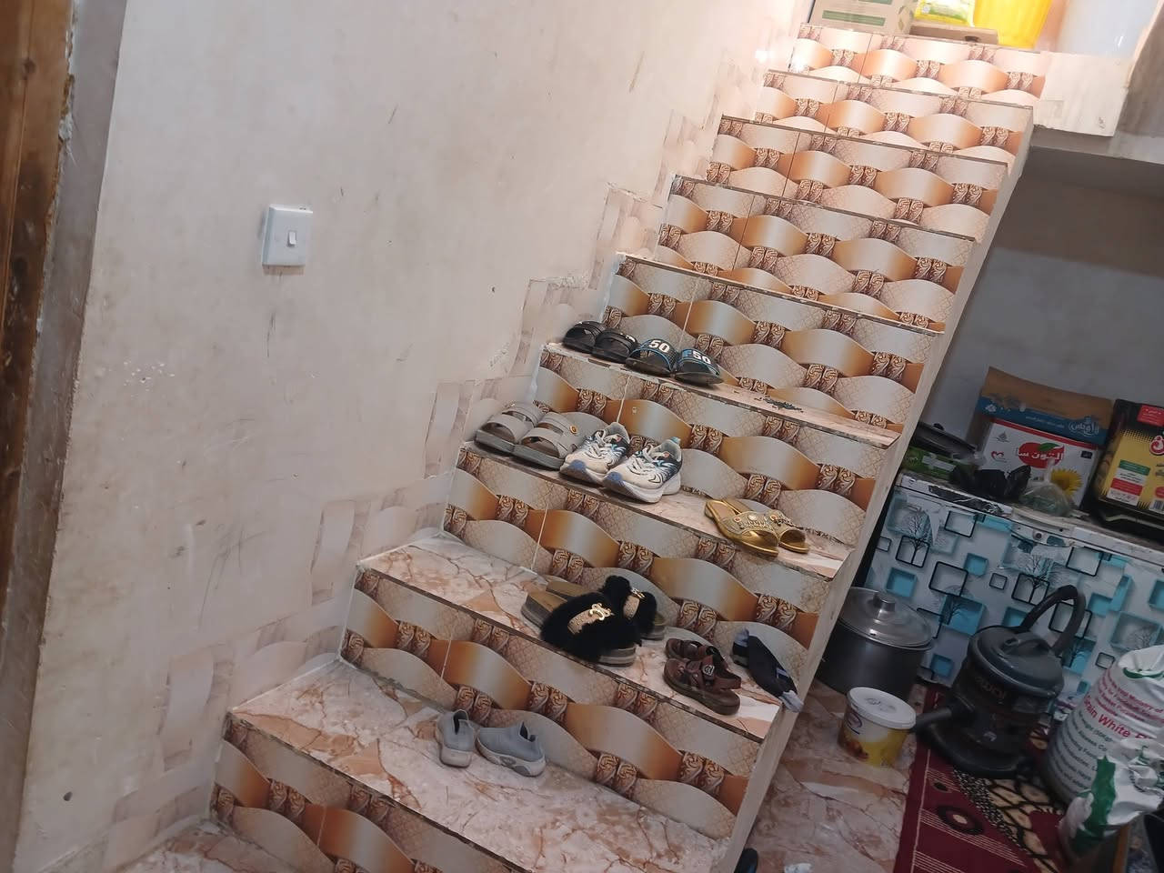 بيت ١٥٠ متر مربع فول سيراميك 

صياده جهه يمنى عكس جامع شكر خدمات ماء كهرباء 

غرفتين نوم استقبال مطبخ 

السعر ٦٠ مليون مع المجال 

***********
