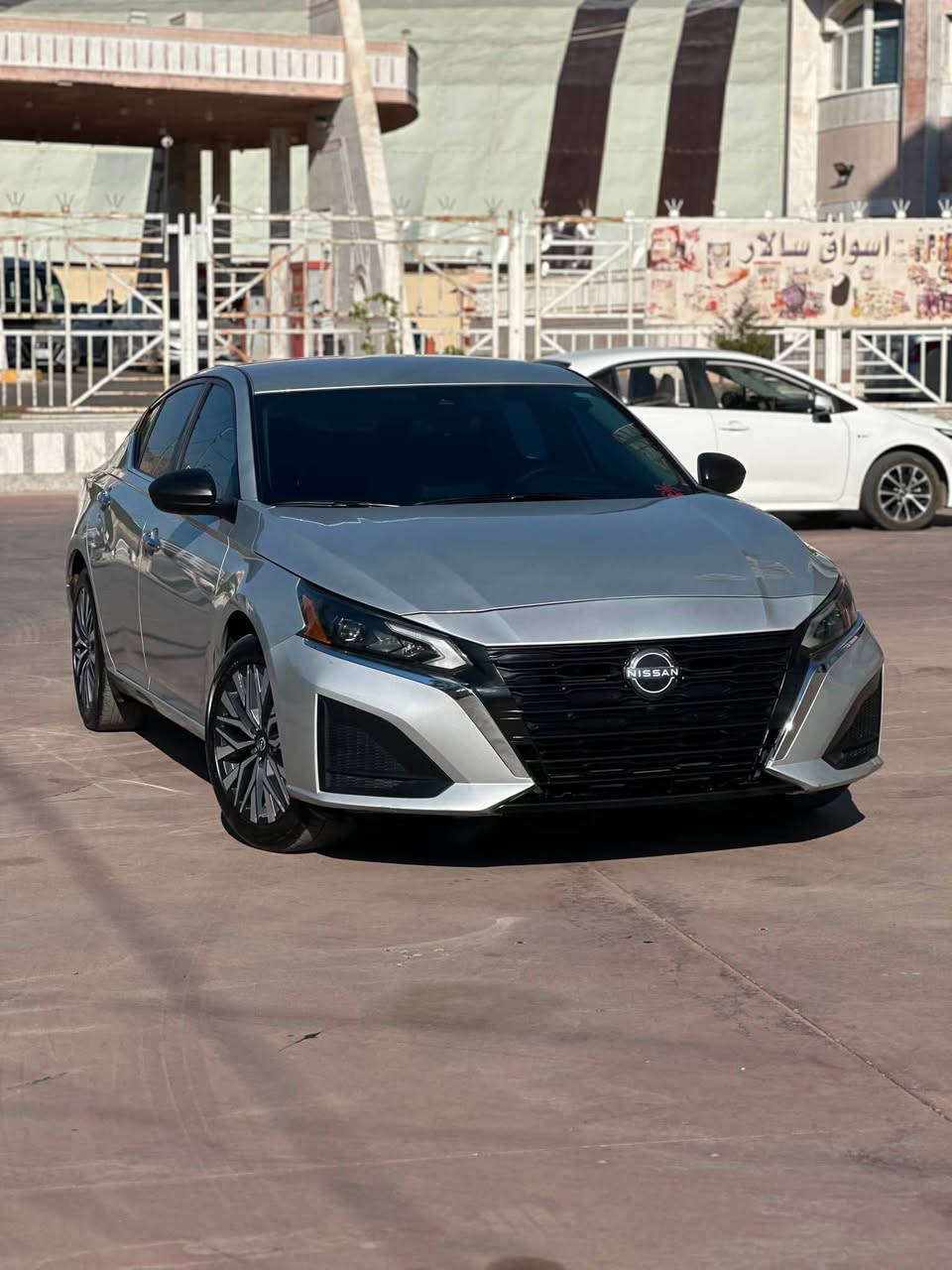 🚗 للبيع | نيسان التيما SV موديل 2024
الضرر فقط جملغ خلفي بدون واخل بدون ارباك گير محرك كهربايات حجر لغد كلها شرط  و شرط ترقيم
جاهز بدون مصرف  
ماشية 52 الف ميل 
المواصفات:
✅ محرك 2.5 لتر، 4 سلندر (188 حصان)
✅ ناقل حركة أوتوماتيك CVT
✅ شاشة 8 إنش مع Apple CarPlay وAndroid Auto
✅ تشغيل بالبصمة ودخول ذكي
✅ كاميرا خلفية
✅ مقعد السائق كهربائي
✅ مثبت سرعة
✅ نظام الفرملة الطارئة
✅ نظام التحذير من مغادرة المسار
✅ نظام مراقبة ا

 السعر المطلوب: 153 ورقة و بيها مجال

للمهتمين يرجى التواصل على الخاص.
***********
