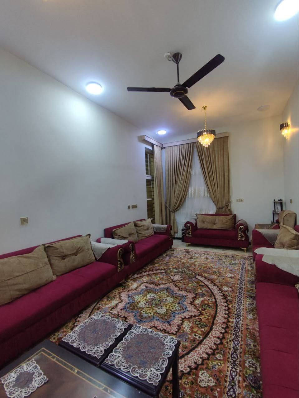 بيت 150 متر طابقين الاسكان الصناعي النزله الأولى
الطابق الأول طارمه استقبال وصاله وغرفتين نوم ومطبخ وصحيات داخليه وخارجيه ومنور
الطابق الثاني يتكون من 4 غرف نوم وصاله وصحيات.
السعر والتفاصيل اتصل ***********
