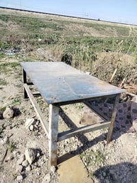 ميز حديد للبيع حديد اصلي سعره 75 وبي مجال رقم 07706414834