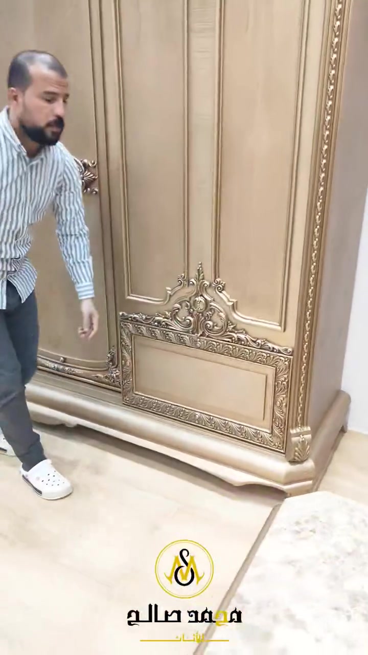 غرفة نوم نيو كلاسيك بتصميم راقي يجمع بين الفخامة والكلاسيك العصري ✨
مصنوعة من خشب الزان الطبيعي، وكمان القوائم خشب زان تقيل لضمان المتانة والجودة اللي تعيش سنين طويلة.
تشطيب فاخر وتفاصيل دقيقة، وتنفيذ كامل من داخل ورشتنا باهتمام بكل تفصيلة عشان يوصلك شغل على أعلى مستوى.
لو بتدور على الجودة والشياكة في نفس الوقت… تعالى شوف الشغل بنفسك داخل المعرض.

💬 اكتب كلمة (سعر) في الكومنتات وهنتواصل معاك بكل التفاصيل.
📞 للتواصل:
01069728870
01124185887

📍 العنوان:
https://maps.app.goo.gl/Xtf3kFZxgYVgLx8S9⁠�
#غرف_نوم
#نيوكلاسيك
#خشب_زان
#اثاث_دمياط
#محمد_صالح_للأثاث
Mohamed Saleh


**إذا كنت صاحب هذا الإعلان وتريد حذفه لأي سبب، رجاءا أرسل رسالة إلى الدعم الفني**