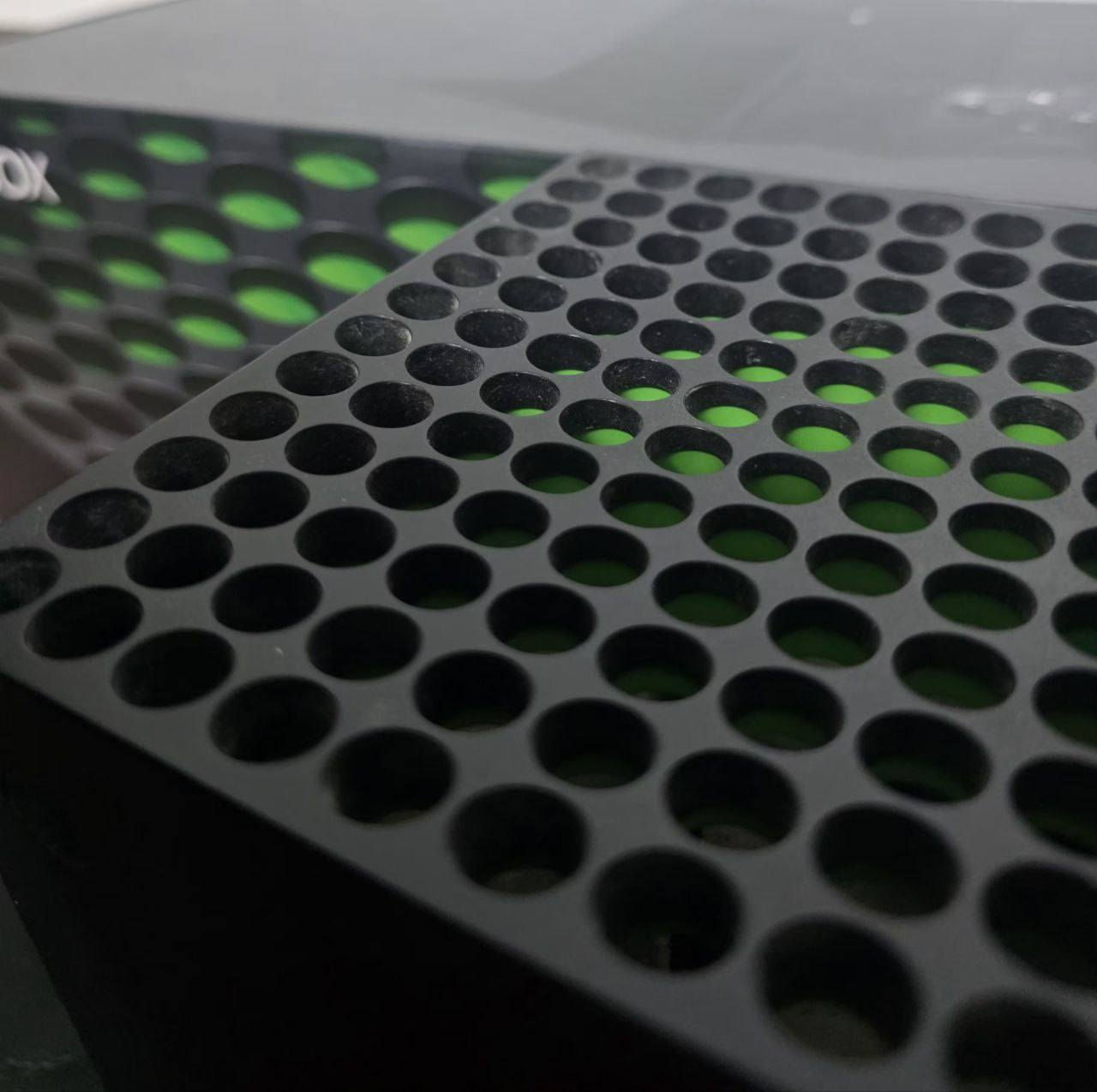 للبيع اكس بوكس سيريس اكس 
*بدون جوستك*
وعندي حساب اكس بوكس gta5  و فيفا24 و سبع اجزاء كود و  red dead 2 واربع نسخ اساسن وغيرها
مكاني بغداد
***********
