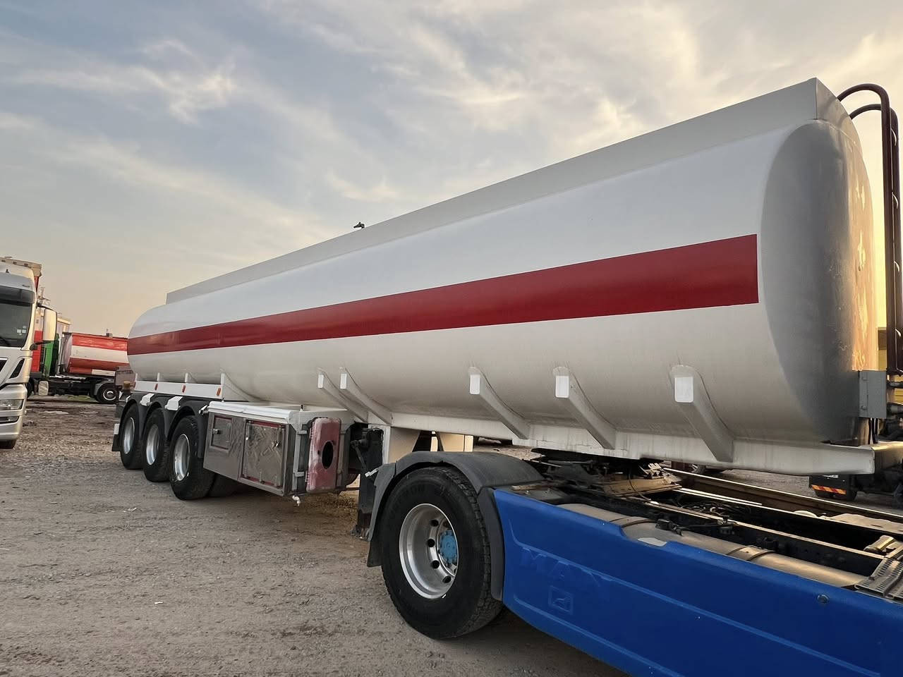 مان موديل ٢٠٠٤  فول سبلت سلاجة
اتوماتيك رتايدةر تايرات جديد تنكر جرف مكان كلار  سعري ***********
